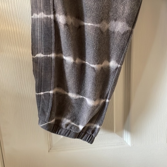 Chaser tie dyed reverse fleece cropped sweat pants - Picture 2 of 7